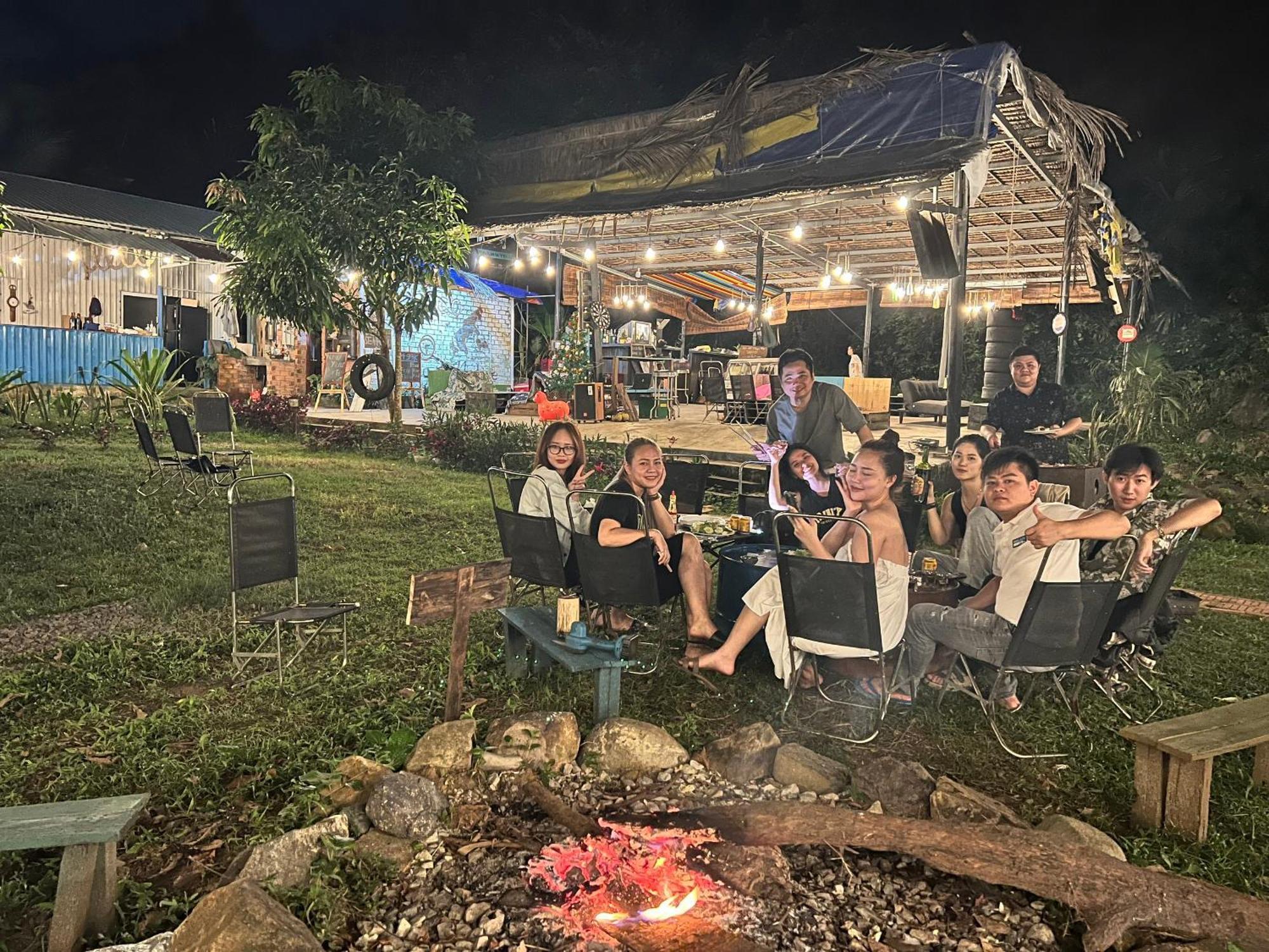 Con Dao Backpacker - Loco Camping Chi Khu Co Ong 外观 照片